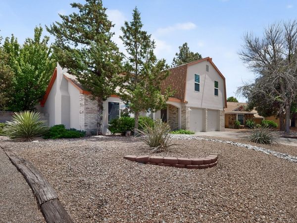 5612 Chelwood Park Boulevard NE, Albuquerque, NM 87111