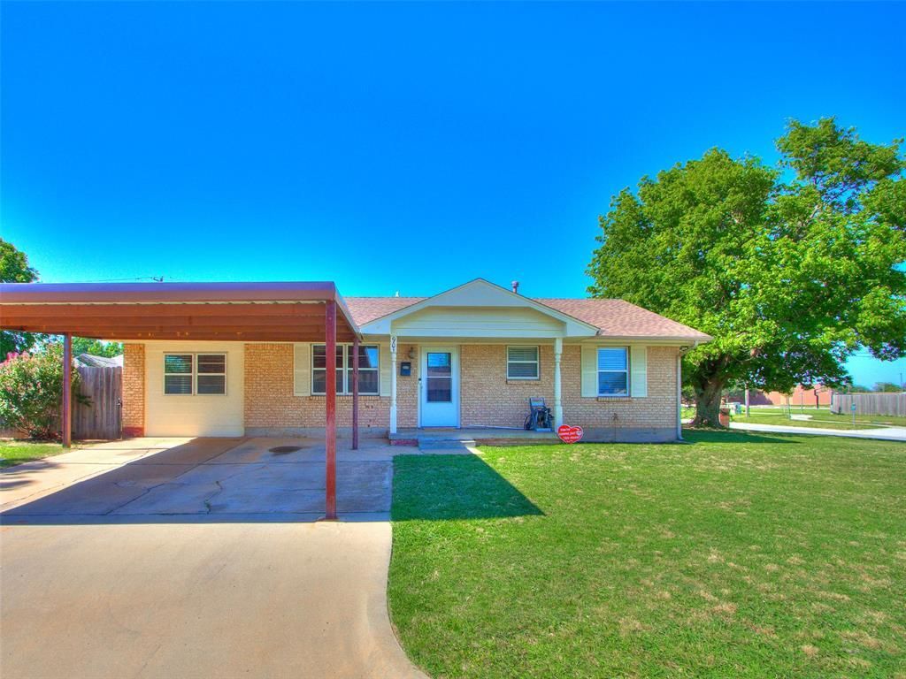 901 NW 1st Street, Moore, OK 73160 Main Photo
