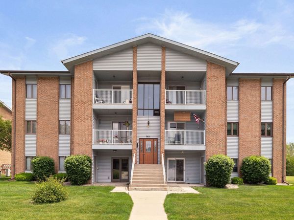 9651 Merrillville Road, Unit 204, Crown Point, IN 46307