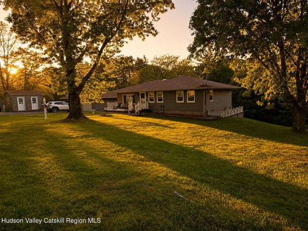 825 County Route 51 , Coxsackie, NY 12051