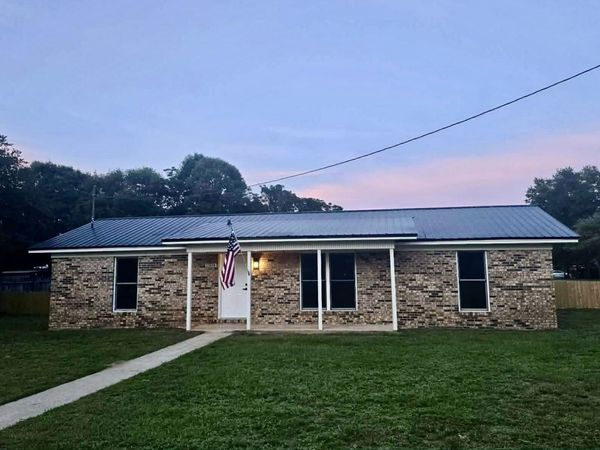 1304 Pinewood Lane, Crestview, FL 32539