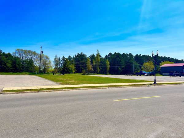 1518 & 1522 Sheridan Road, Escanaba, MI 49829
