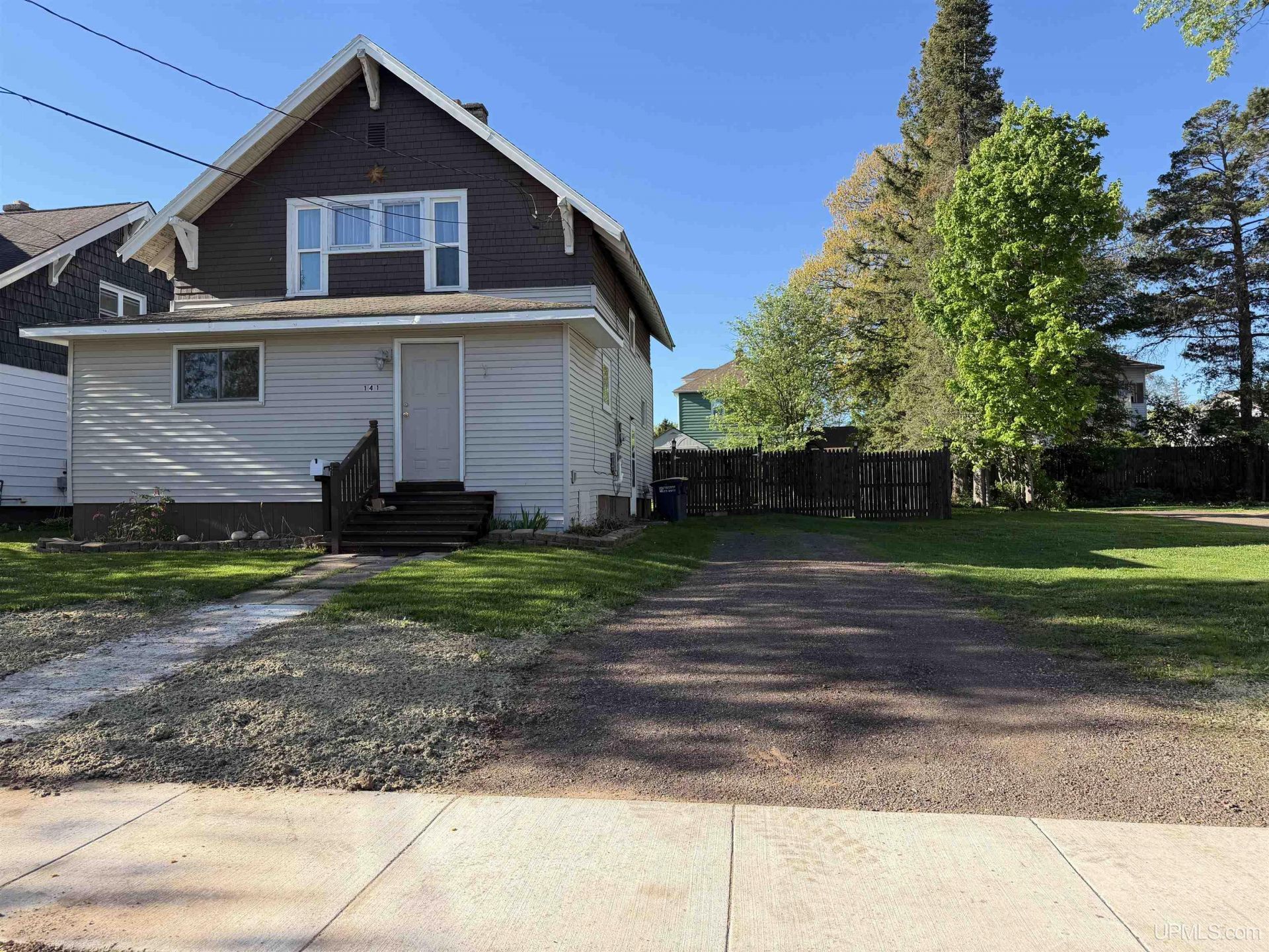 141 E Harding Avenue, Ironwood, MI 49938 Main Photo