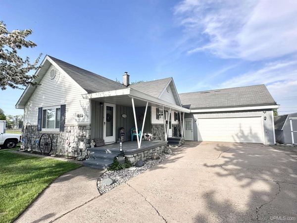 109 Hemlock Street, Kingsford, MI 49802