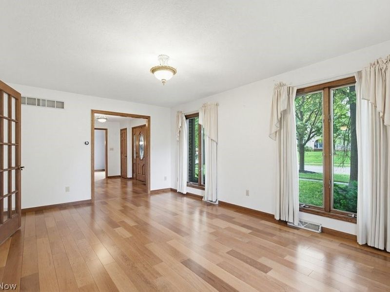 951 S Azalea Boulevard , Barberton, OH 44203 Photo 15