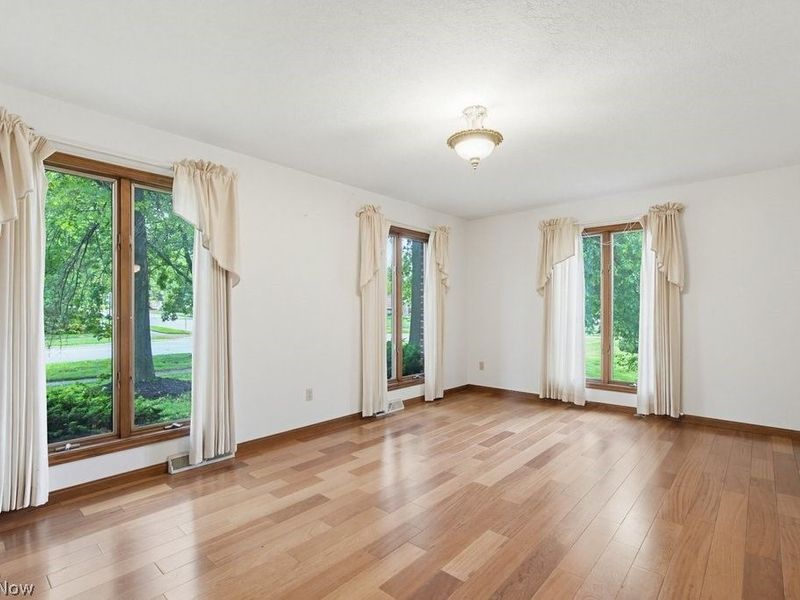 951 S Azalea Boulevard , Barberton, OH 44203 Photo 16