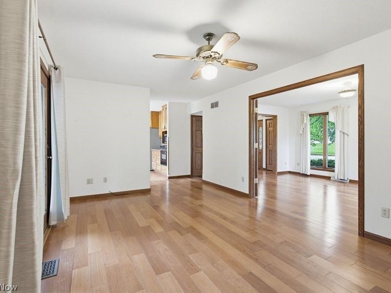 951 S Azalea Boulevard , Barberton, OH 44203 Photo 18