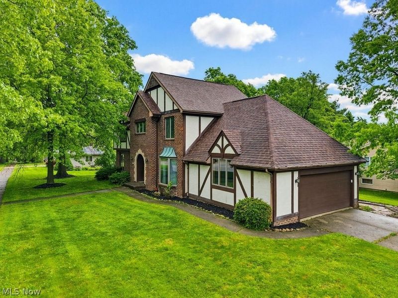 951 S Azalea Boulevard , Barberton, OH 44203 Photo 2