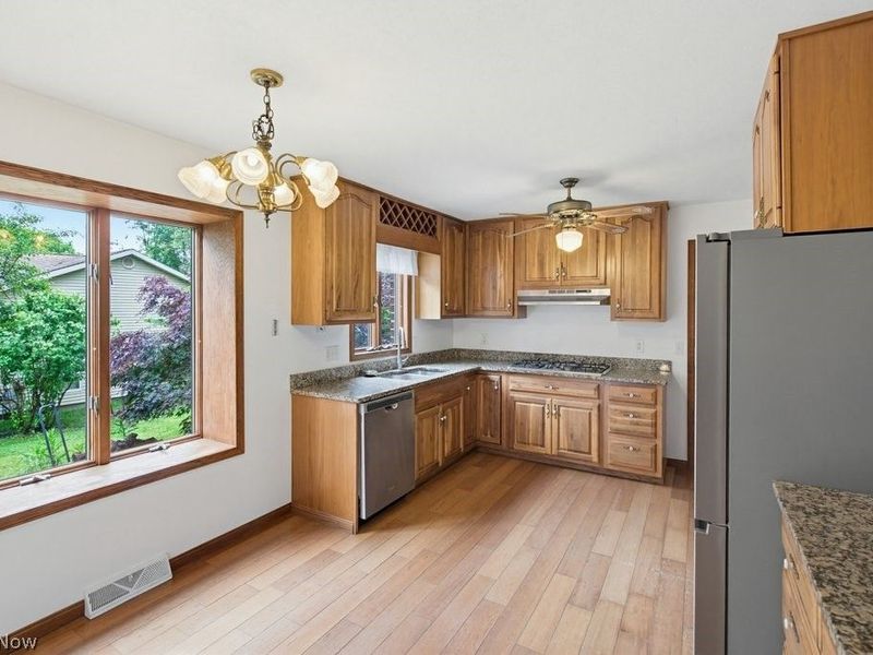951 S Azalea Boulevard , Barberton, OH 44203 Photo 21