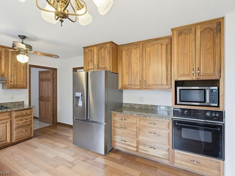951 S Azalea Boulevard , Barberton, OH 44203 Photo 22