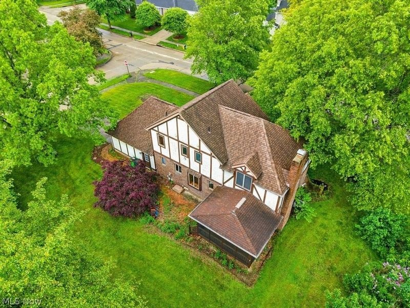 951 S Azalea Boulevard , Barberton, OH 44203 Photo 3
