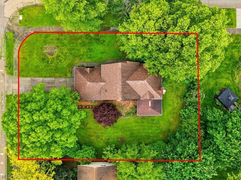 951 S Azalea Boulevard , Barberton, OH 44203 Photo 6