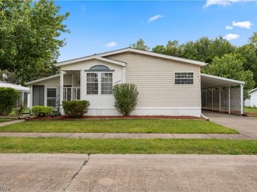 17 Schuberts Alley, Olmsted Twp, OH 44138
