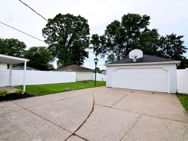 11710 Barrington Boulevard , Parma Heights, OH 44130 Photo 35
