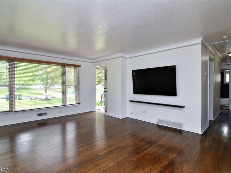 11710 Barrington Boulevard , Parma Heights, OH 44130 Photo 8