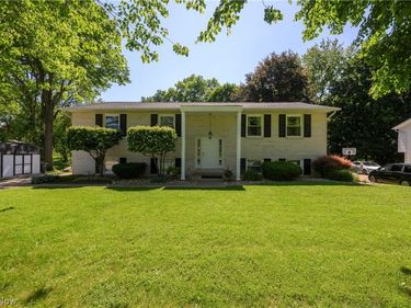 1300 Hyacinth Drive NE, North Canton, OH 44720