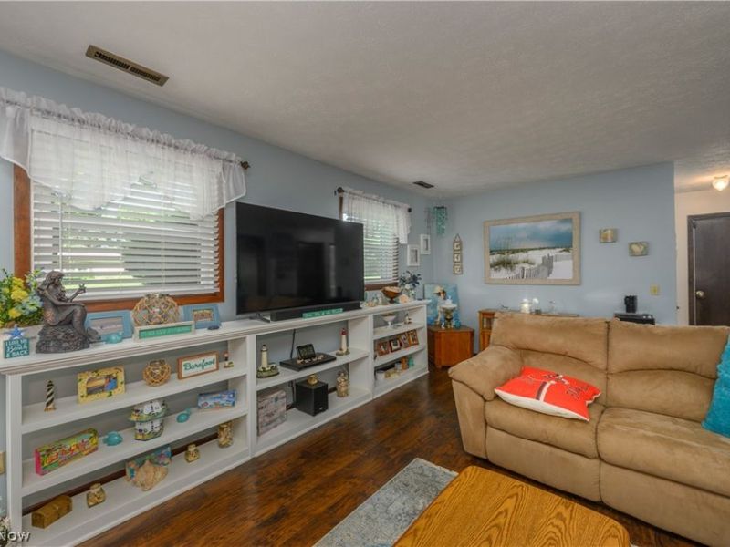 1300 Hyacinth Drive NE, North Canton, OH 44720 Photo 11