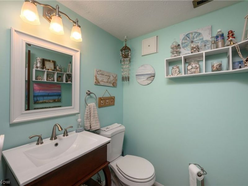 1300 Hyacinth Drive NE, North Canton, OH 44720 Photo 15