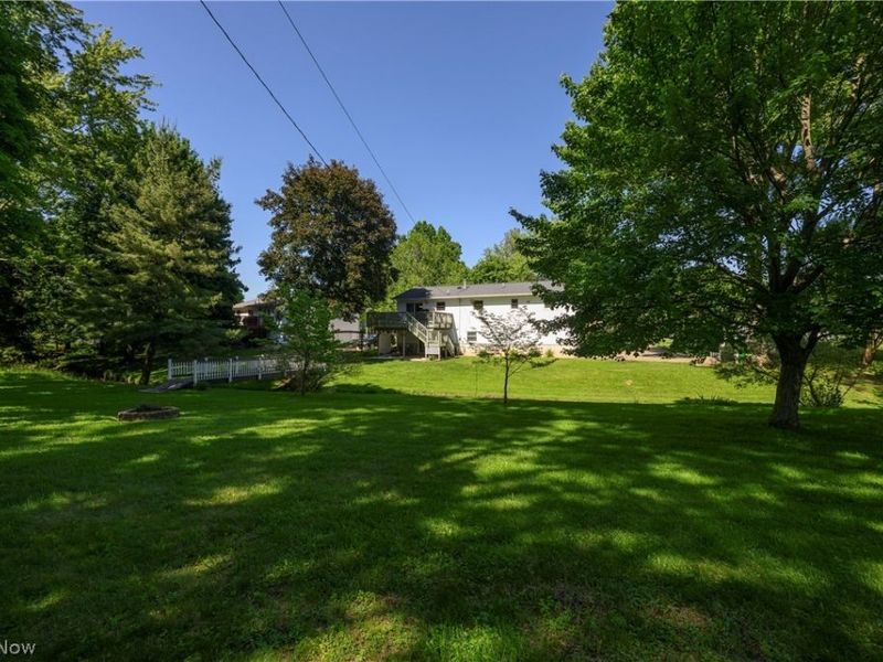 1300 Hyacinth Drive NE, North Canton, OH 44720 Photo 2