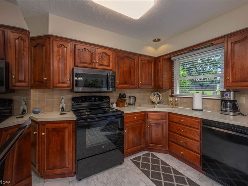 1300 Hyacinth Drive NE, North Canton, OH 44720 Photo 7