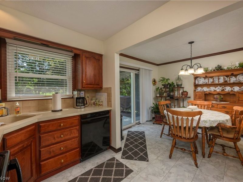 1300 Hyacinth Drive NE, North Canton, OH 44720 Photo 8
