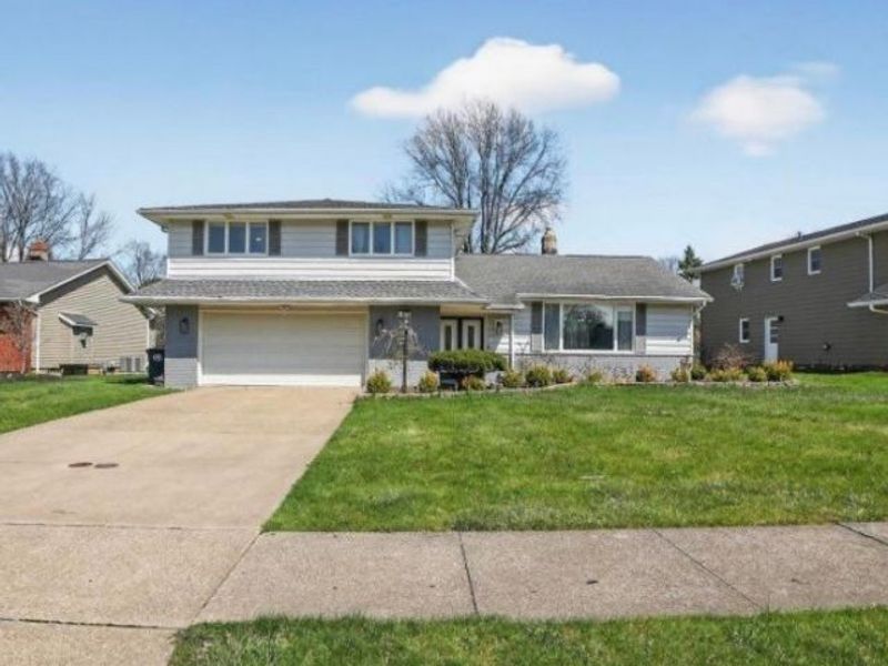 1905 Camberly Drive , Lyndhurst, OH 44124 Photo 1