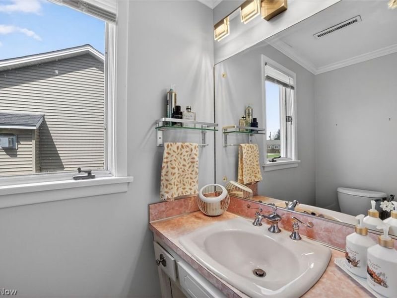 1905 Camberly Drive , Lyndhurst, OH 44124 Photo 18