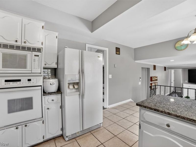 1905 Camberly Drive , Lyndhurst, OH 44124 Photo 9