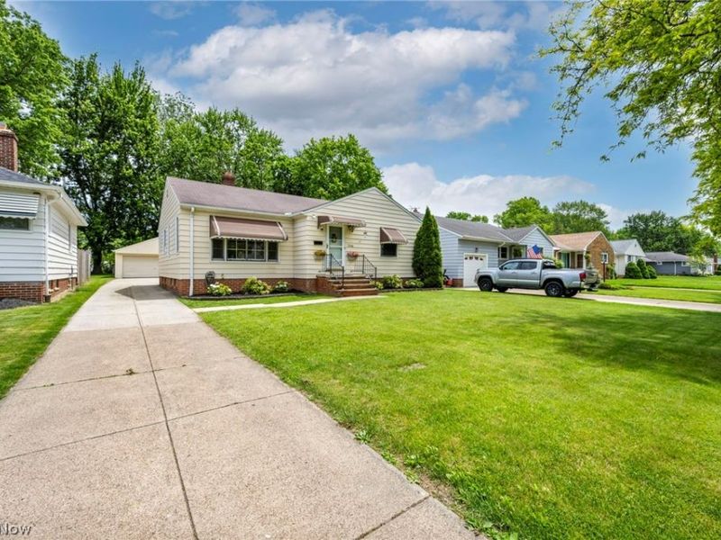 7241 Greenleaf Avenue , Parma, OH 44130 Photo 3