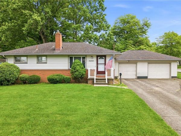 3195 Sunnybrooke Drive , Youngstown, OH 44511