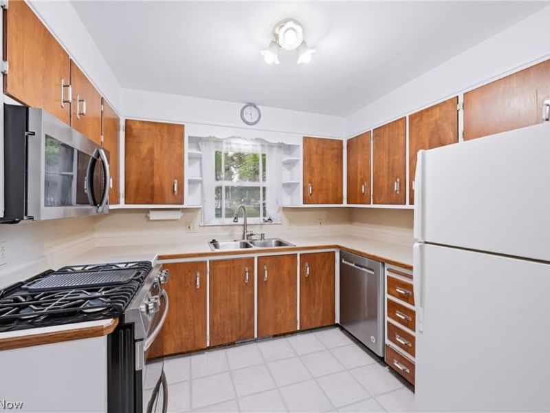 3195 Sunnybrooke Drive , Youngstown, OH 44511 Photo 12
