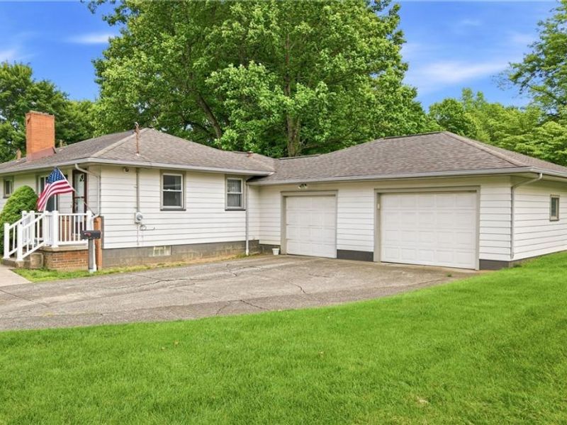 3195 Sunnybrooke Drive , Youngstown, OH 44511 Photo 2