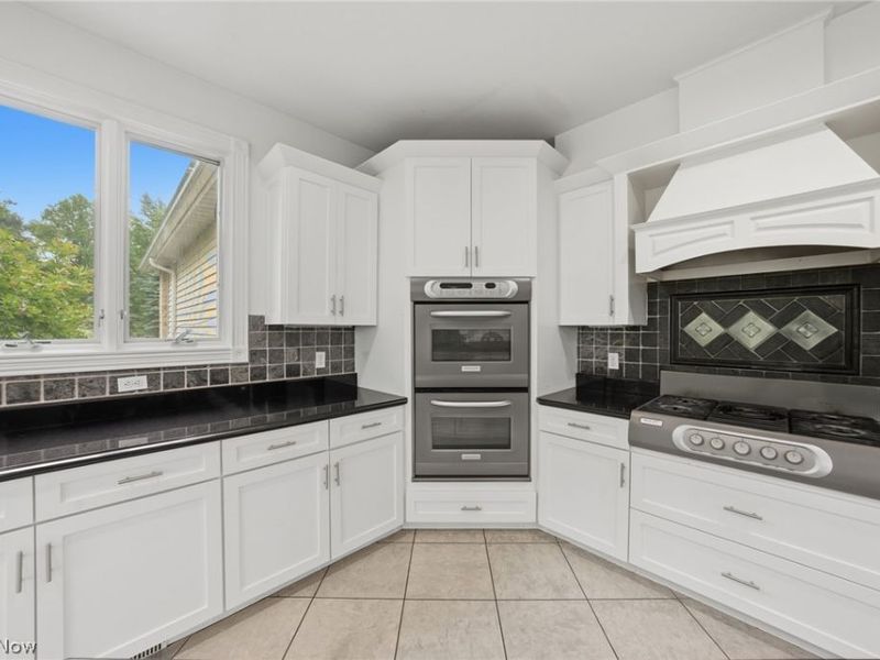 25067 Castlebar Court , Columbia Station, OH 44028 Photo 18