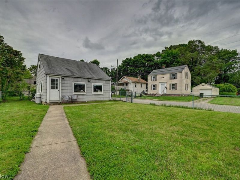 2119 Maple Avenue NE, Canton, OH 44714 Photo 20