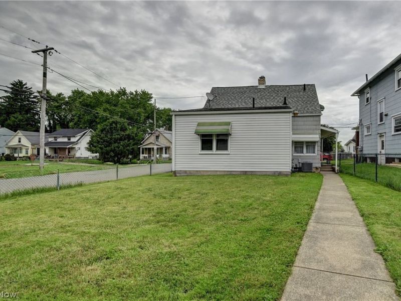 2119 Maple Avenue NE, Canton, OH 44714 Photo 21