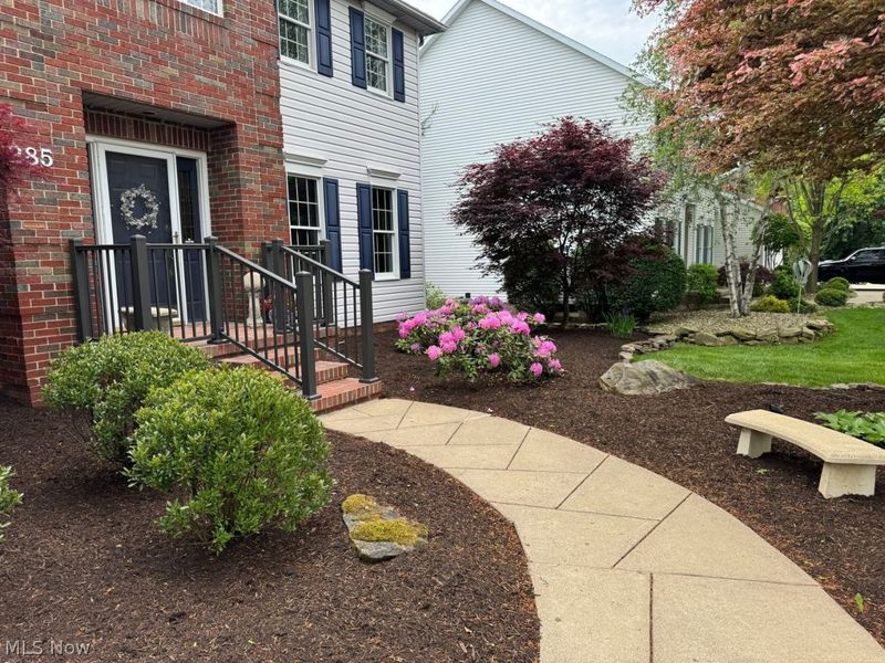 285 Brookpoint Circle, Wadsworth, OH 44281 Photo 2