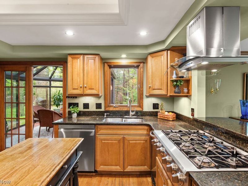 29205 Wolf Road , Bay Village, OH 44140 Photo 15