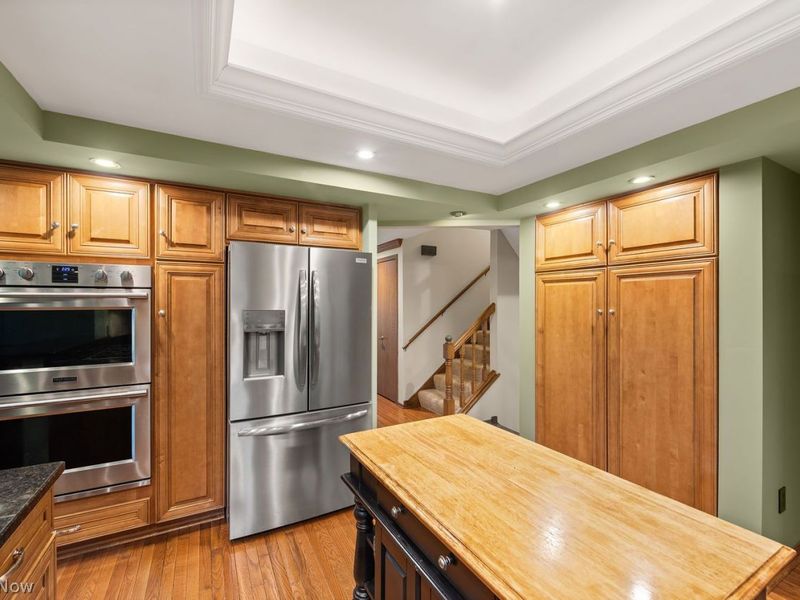 29205 Wolf Road , Bay Village, OH 44140 Photo 18