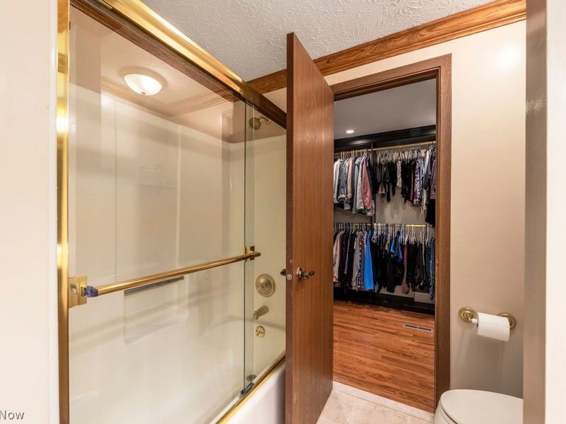 29205 Wolf Road , Bay Village, OH 44140 Photo 28