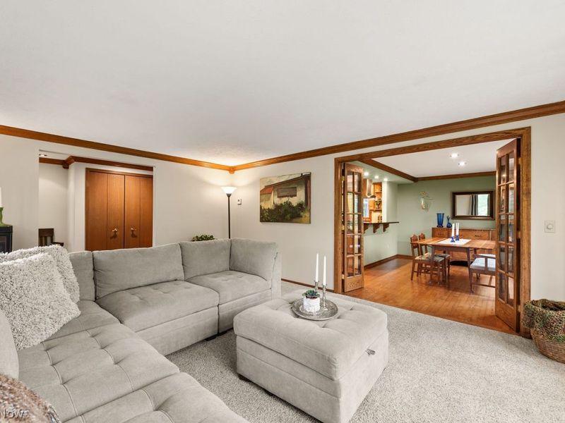 29205 Wolf Road , Bay Village, OH 44140 Photo 8