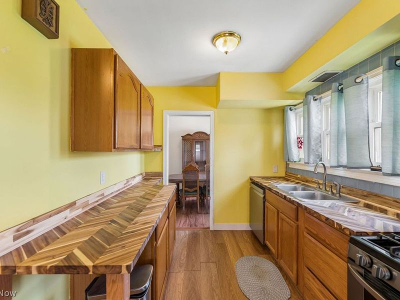 590 Bell Avenue , Elyria, OH 44035 Photo 8