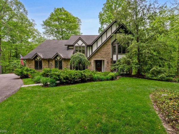 15115 Hemlock Point Road , Chagrin Falls, OH 44022