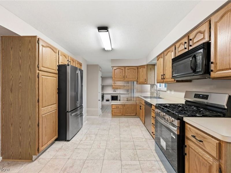 29595 Westminster Drive, North Olmsted, OH 44070 Photo 11