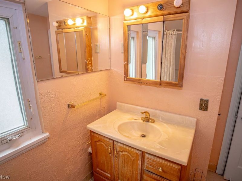 Cleveland, OH 44128 Photo 23