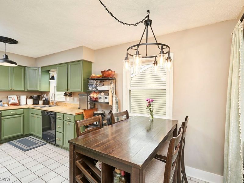 1596 Fairfax Road , Akron, OH 44313 Photo 7