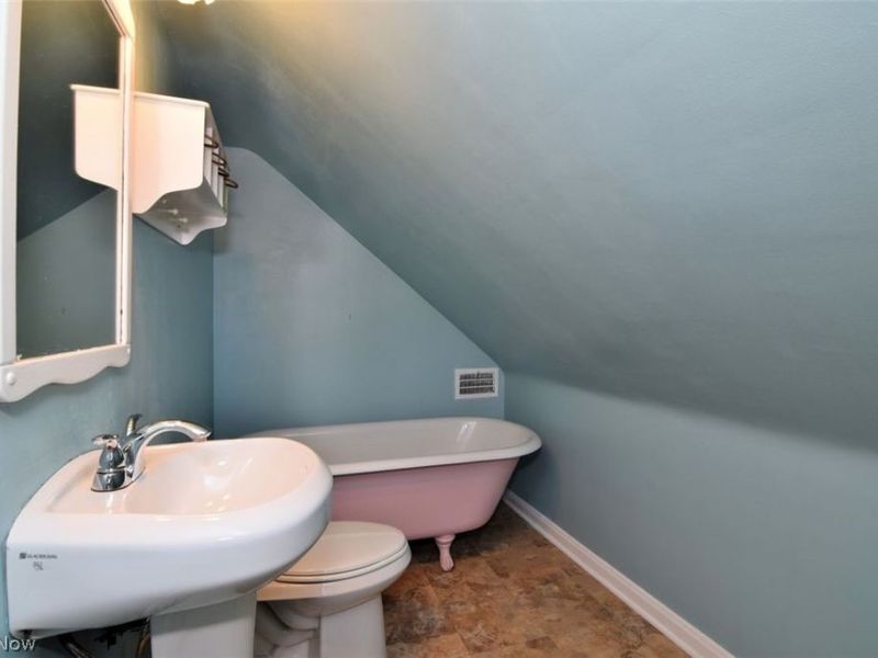 3676 Meadowbrook Boulevard , University Heights, OH 44118 Photo 14