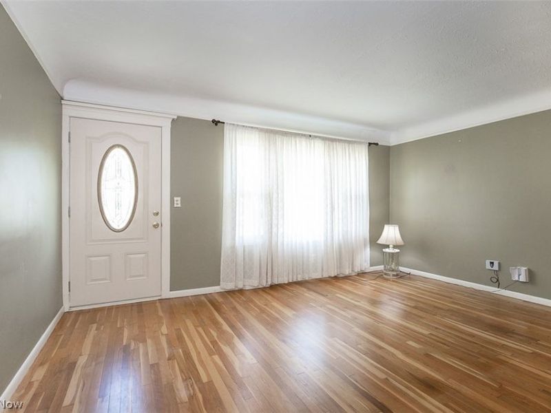 23041 Summerland Avenue , North Olmsted, OH 44070 Photo 2