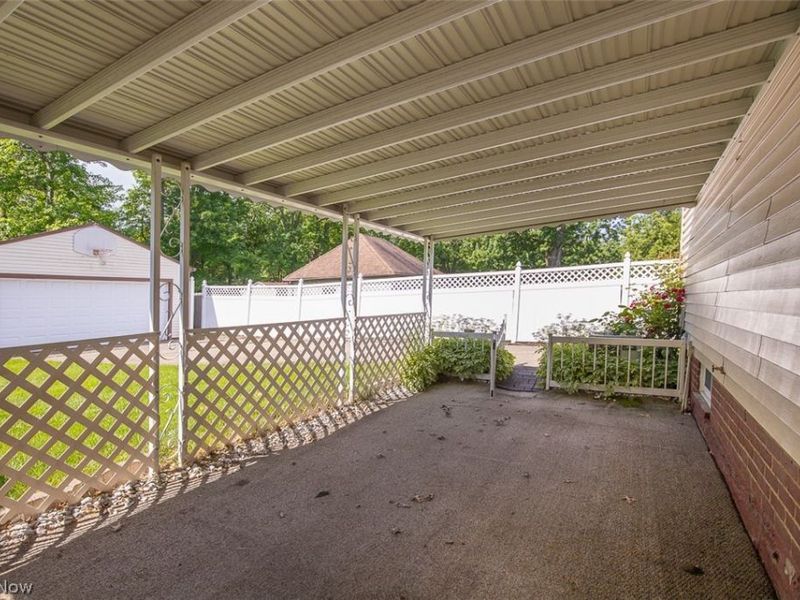 23041 Summerland Avenue , North Olmsted, OH 44070 Photo 27