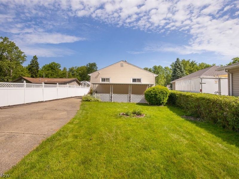 23041 Summerland Avenue , North Olmsted, OH 44070 Photo 30