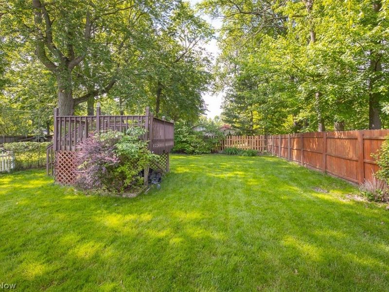 23041 Summerland Avenue , North Olmsted, OH 44070 Photo 31